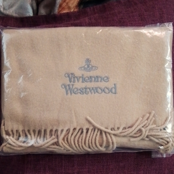 Vivienne Westwood Beige Scarf Brandnew No Tag - Picture 1 of 4